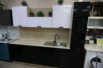 Набор мебели для кухни "Альфа" Белый глянец+Черный глянец/Дуб сома светлый