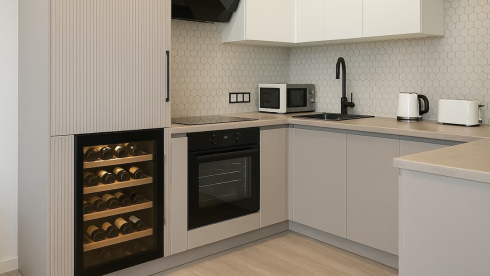 Как правильно встроить винный шкаф на кухне