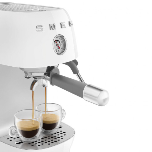 Кофемашина Smeg ECF03WHEU белый