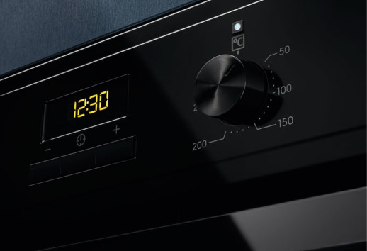Электрический духовой шкаф Electrolux EOF3H50BK