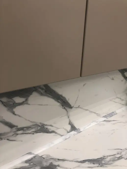 Кухонный гарнитур Альфа Софт/Мокко/Мрамор белый